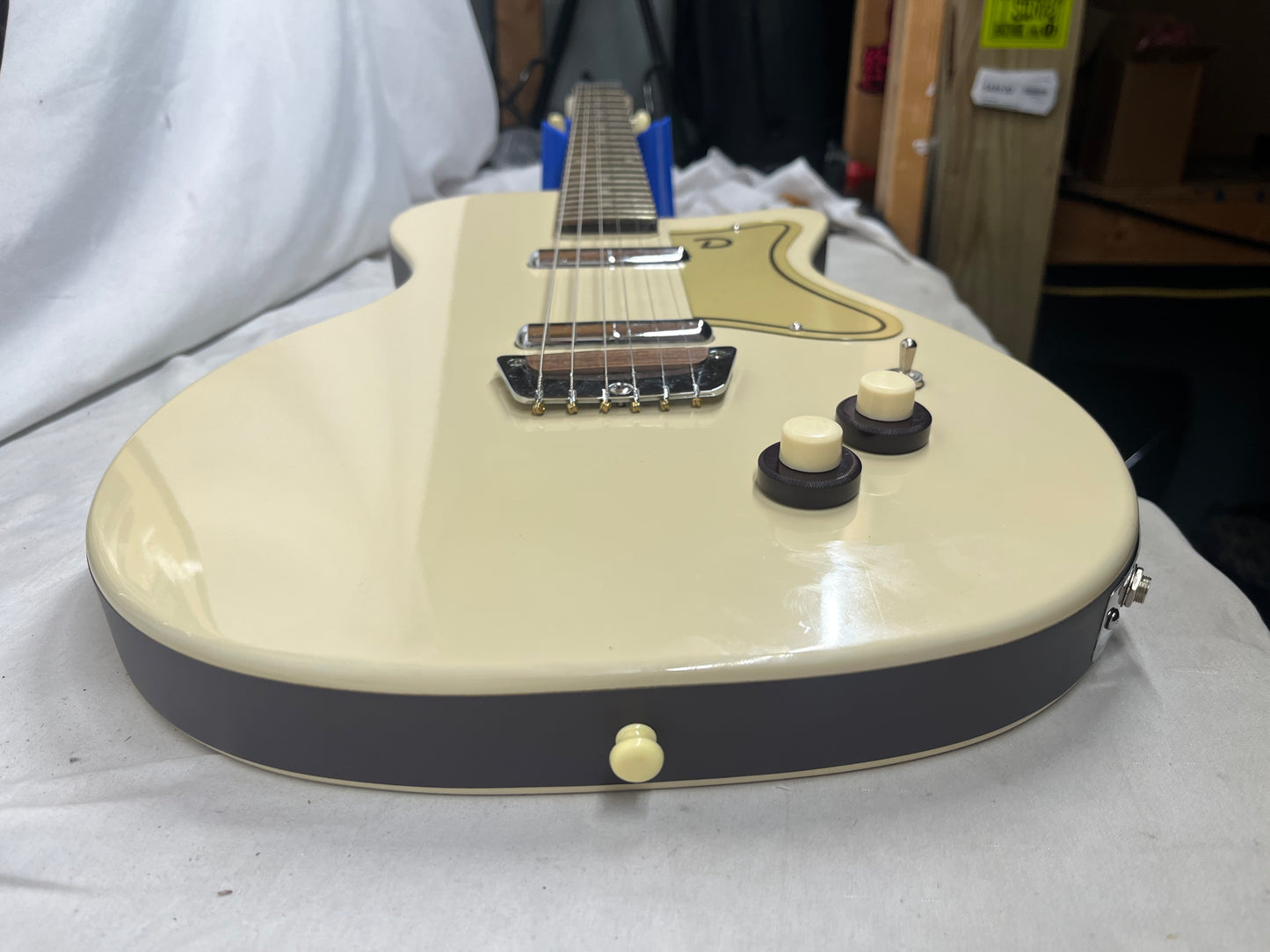 Danelectro 56-U2 Reissue Singlecut Electric Guitar with Hard Case