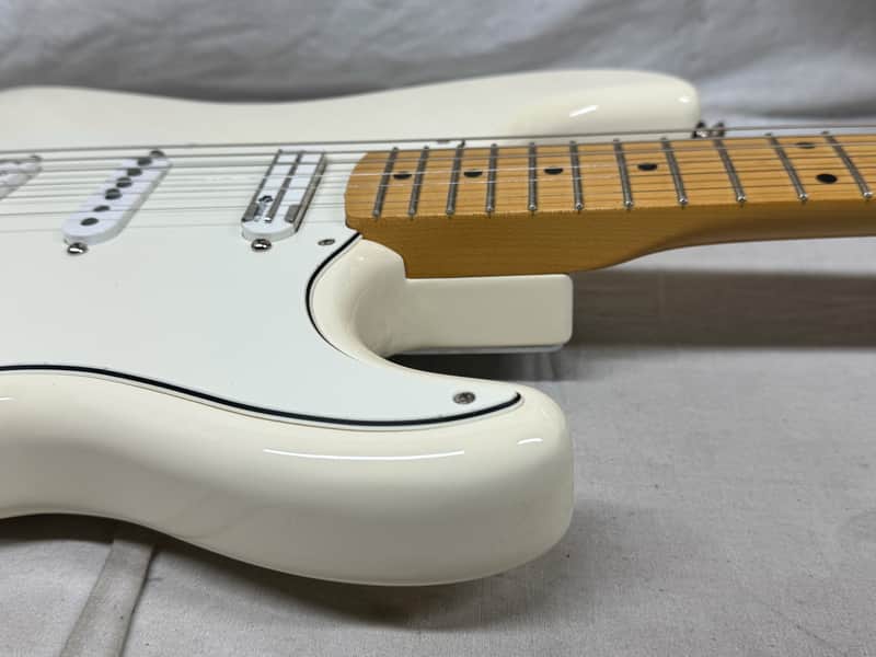 Fender EOB Sustainer Ed O'Brien ( Radiohead ) Signature Stratocaster Guitar with Case - Image 17