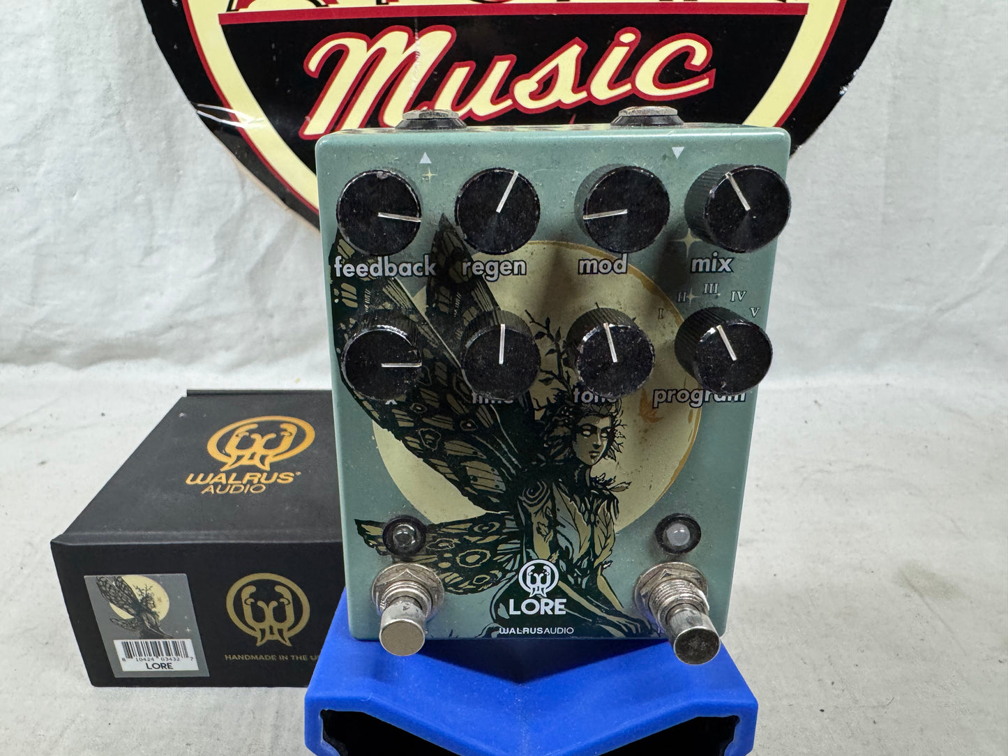 Walrus Audio Lore Reverse Soundscape Generator Reverb Pedal with Box