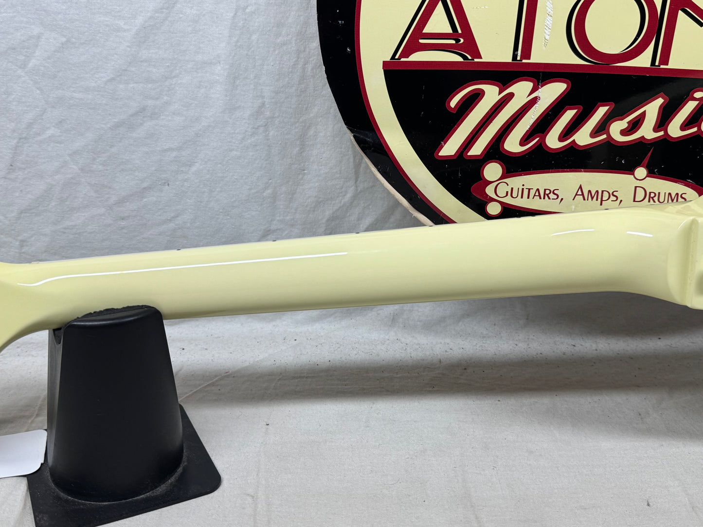 Gibson DSVS00CWCH1 '70s Flying V Guitar with Case 2023 - Classic White