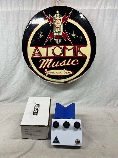 Seeker Electric Effects Descry Fuzz Pedal with Box