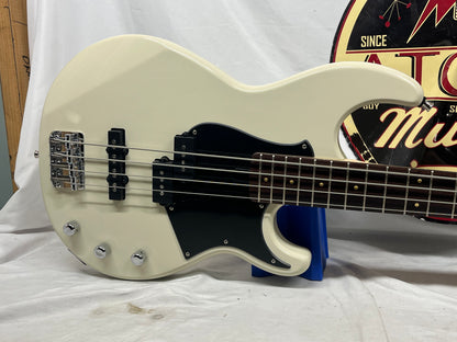 Yamaha Broad Bass Doublecut 4-String Electric Bass