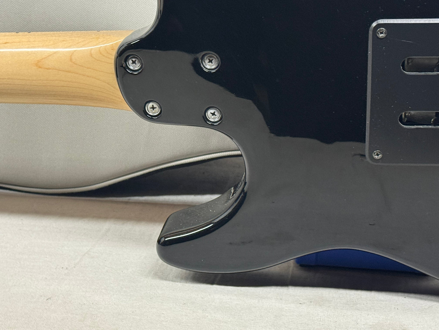 Line 6 JTV-69S jtv69s James Tyler Variax Modeling Guitar with Gig Bag 2013