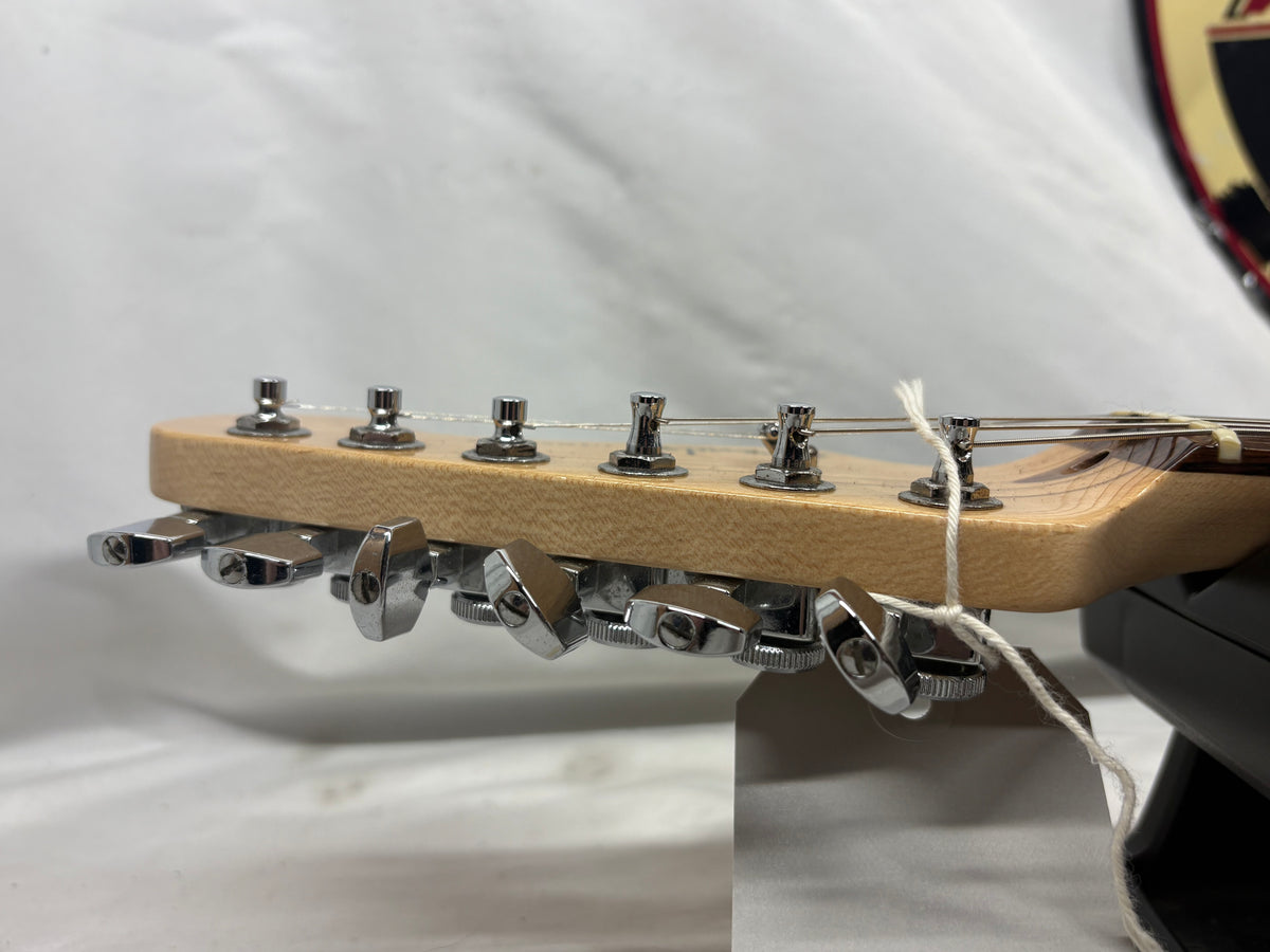 Fender American Deluxe Stratocaster with Maple Fretboard 2004 - 2010 - 3-Color Sunburst
