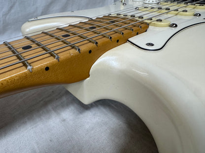 Fender Player Plus Stratocaster Guitar 2022 - Olympic Pearl / Maple neck