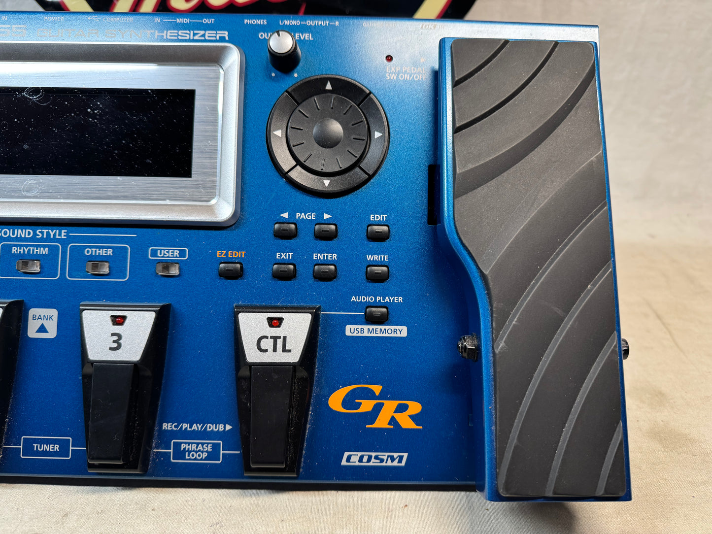 Roland GR-55 gr55 Guitar Synthesizer Pedal with Power Supply