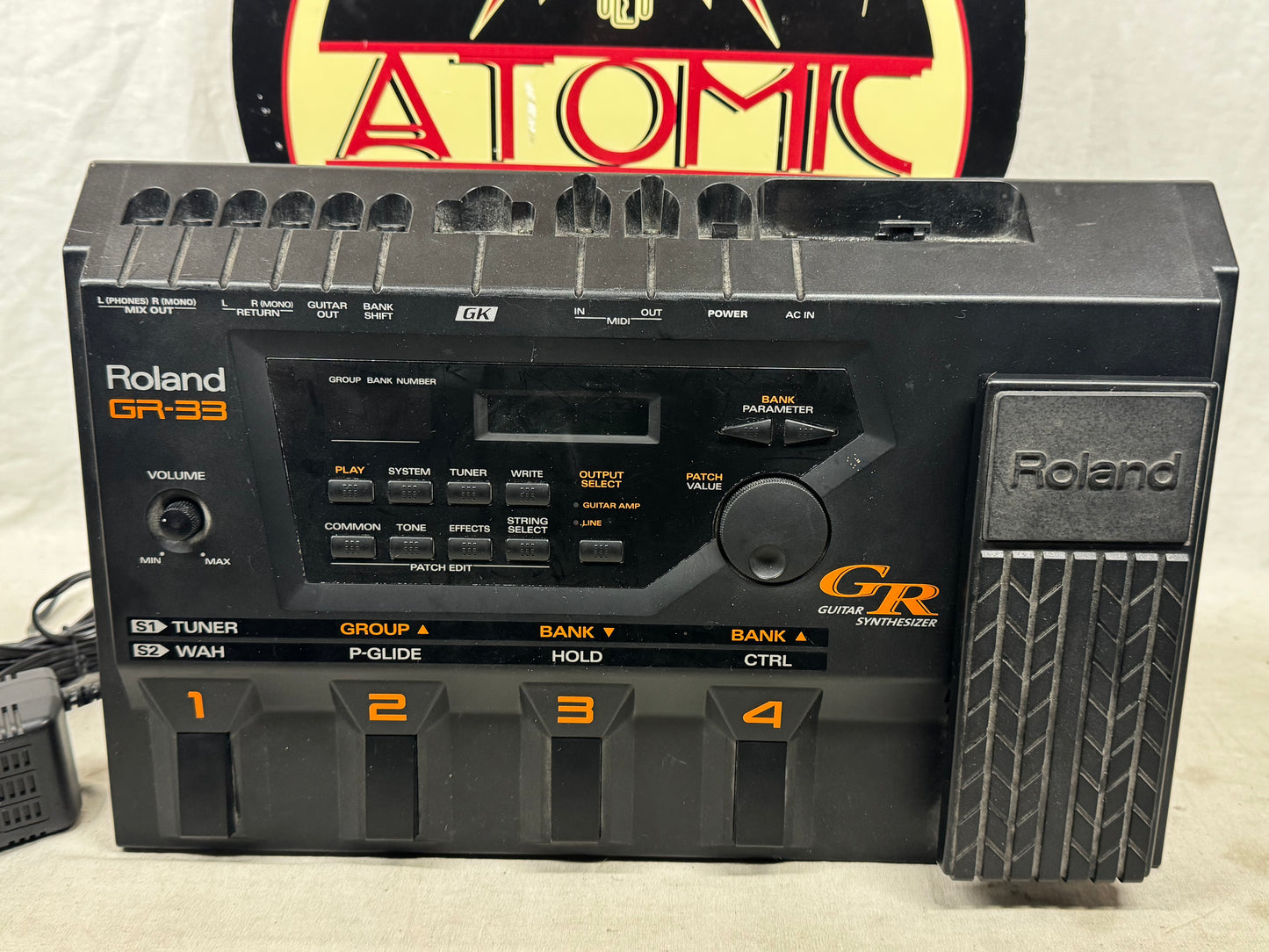 Roland GR-33 gr33 Guitar Synthesizer Pedal with Power Supply