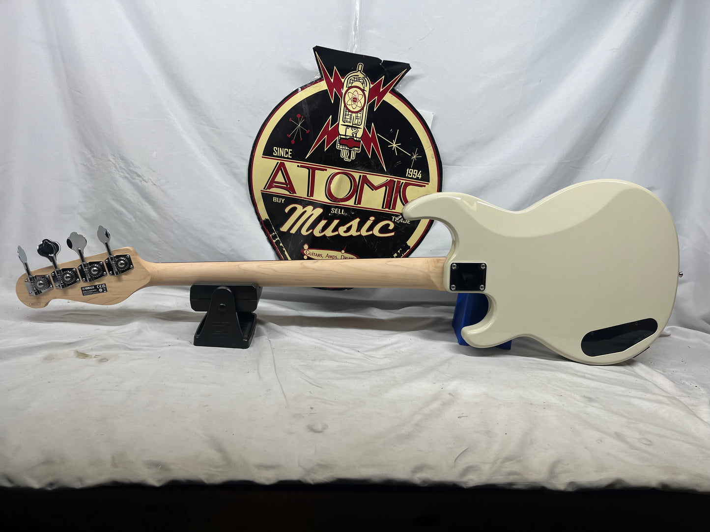 Yamaha Broad Bass Doublecut 4-String Electric Bass