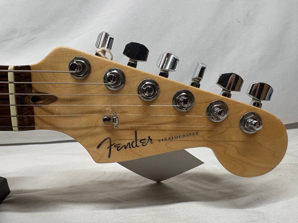 Fender American Deluxe Stratocaster with Maple Fretboard 2004 - 2010 - 3-Color Sunburst