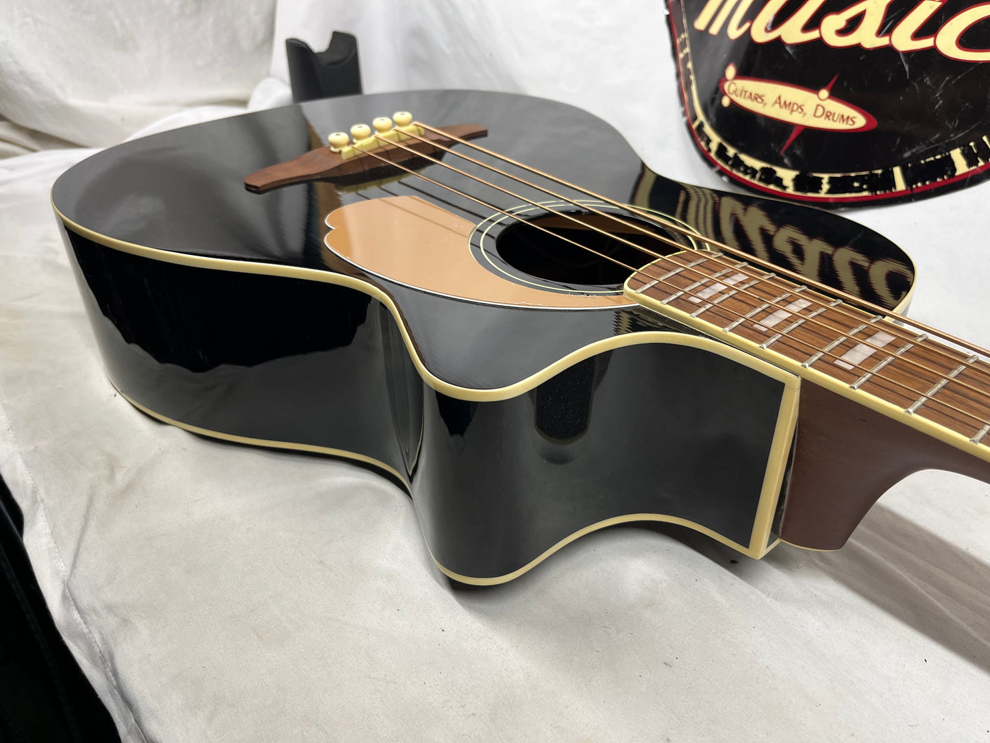 Fender Kingman V2 Acoustic Bass Guitar