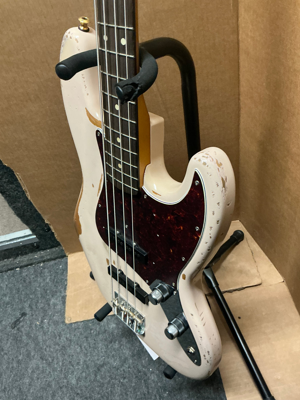 Fender Flea Artist Series Road Worn Signature Jazz Bass 2016 - Present - Shell Pink