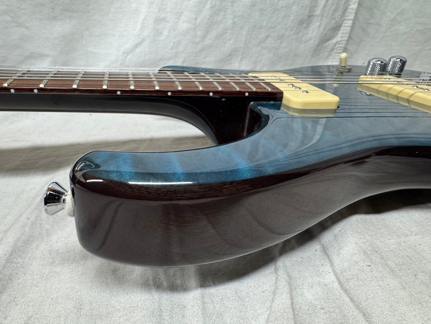 Michael Rowan Custom Guitars Journeyman Twin P90s Guitar - Trans Turquoise