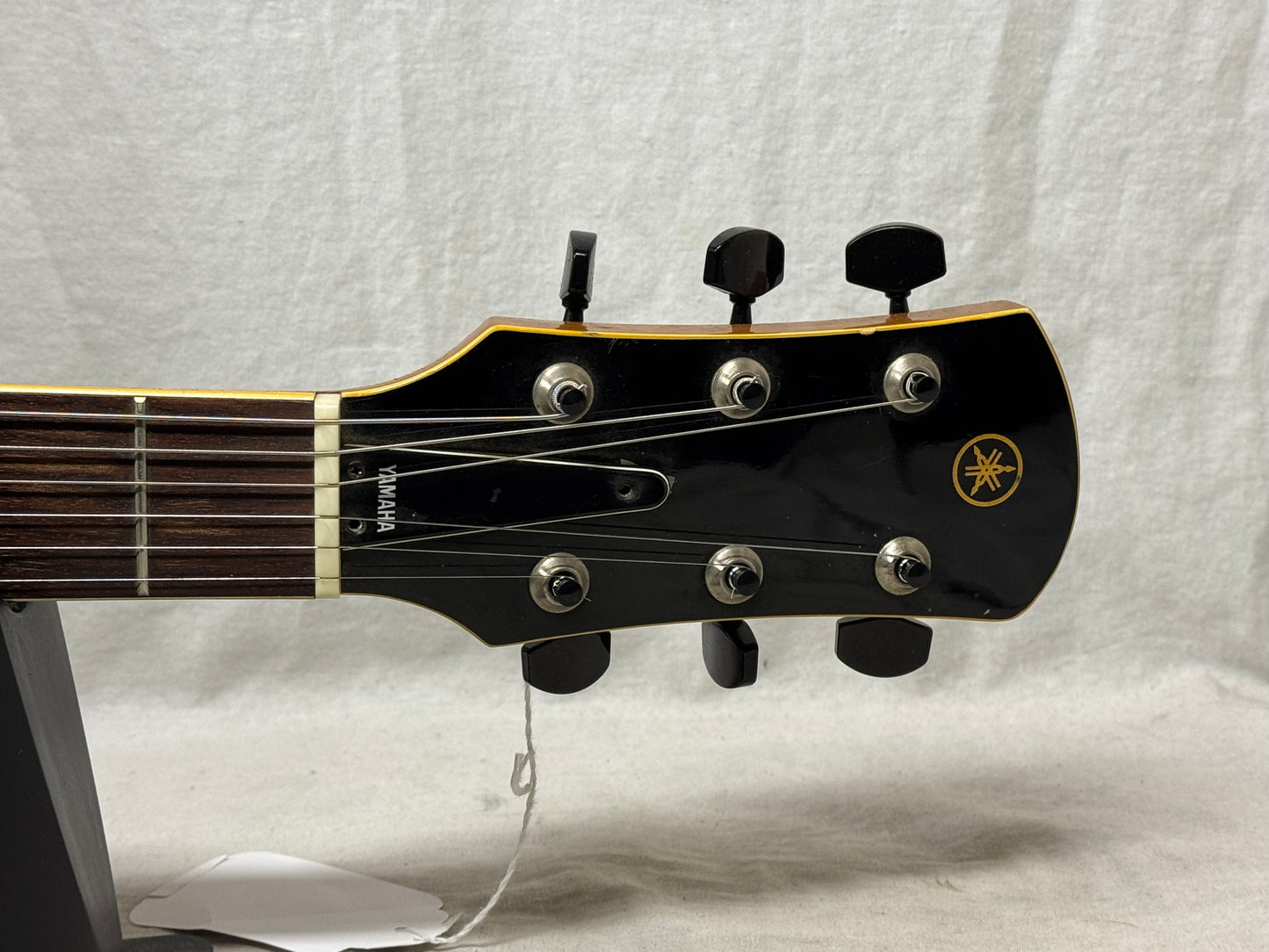 Yamaha SG-60T sg60t Guitar with Chipboard Case