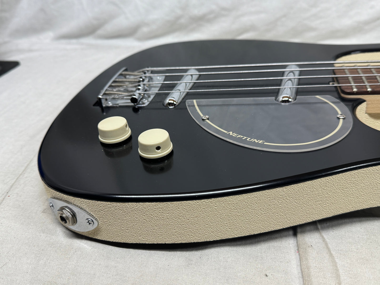 Jerry Jones Neptune Series Longhorn Bass4 4-string Bass with Case 1990s