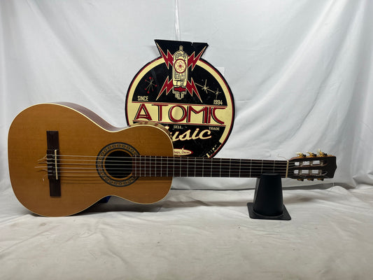 La Patrie (Godin) Motif Classical Acoustic Guitar