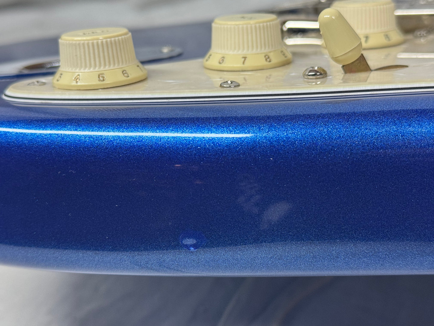 Fender American Ultra Stratocaster HSS Guitar with Case 2023 - Cobra Blue / Rosewood fingerboard