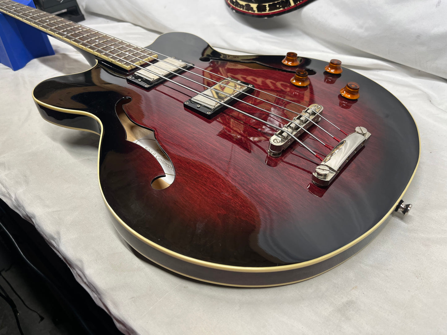 Hofner HCT-500/8 Verythin Contemporary Long Scale 4-String Electric Bass