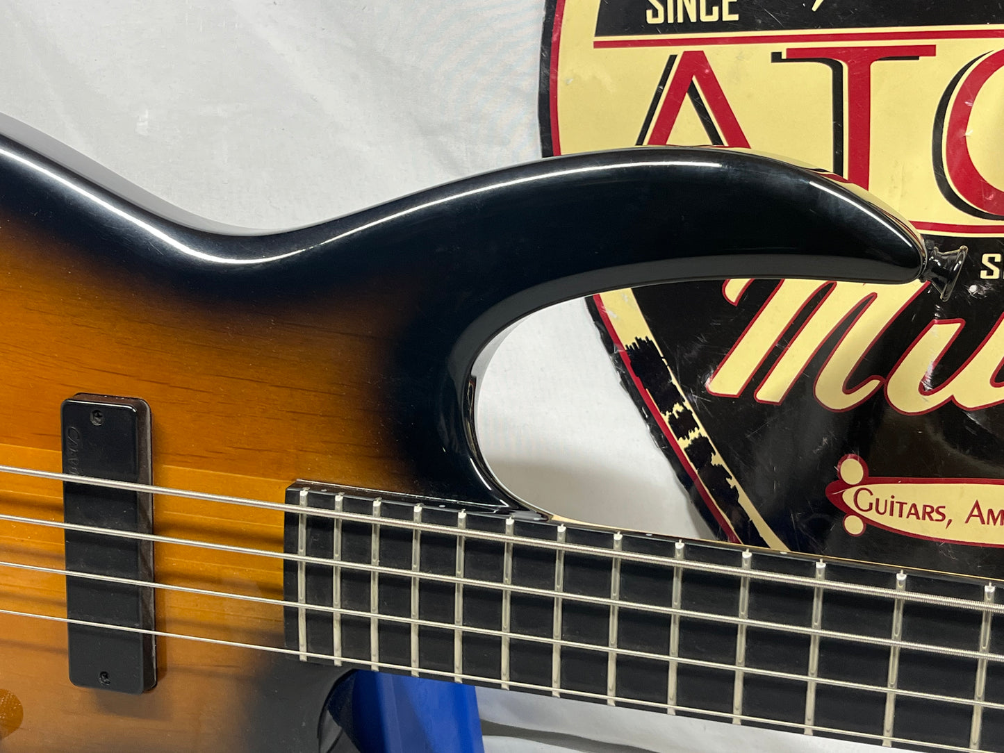 Carvin LB70 4-String Doublecut Electric Bass