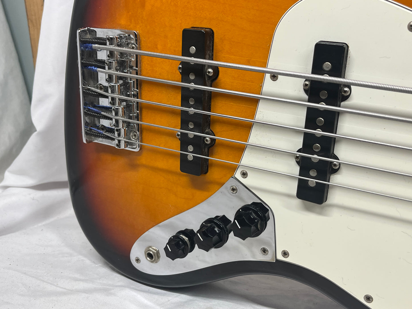 Fender Standard Jazz Bass V 5-String Electric Bass with Hard Case - Brown Sunburst