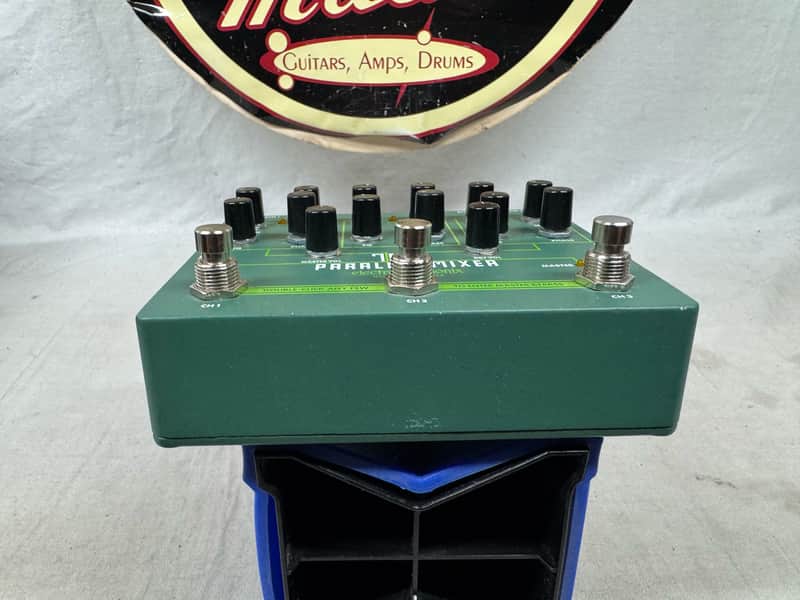 Electro-Harmonix Tri Parallel Mixer Effects Loop Mixer Switcher Pedal - Image 3