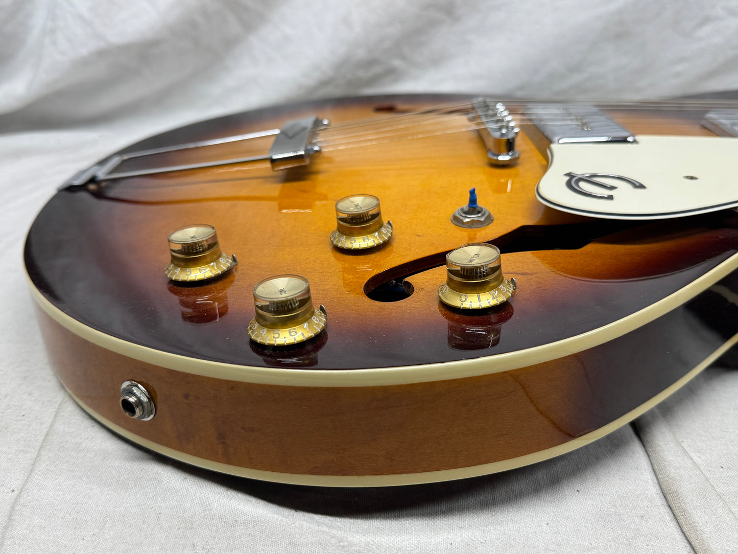 Epiphone Sorento Semi-Hollowbody Guitar with Case Reissue