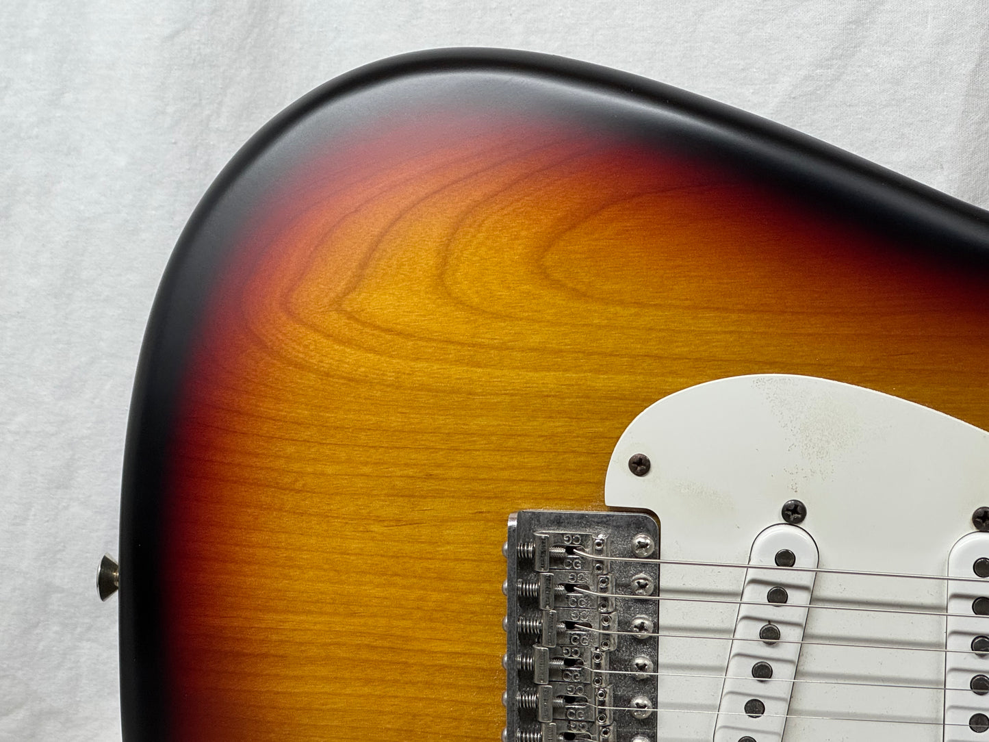 22 Black Guitars S-style Guitar - 3-Color Sunburst