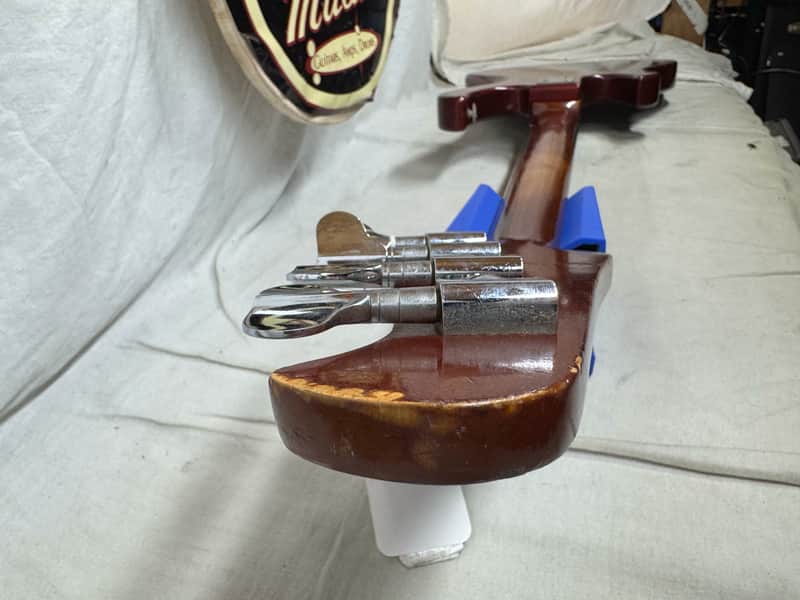 Gibson Victory 4-string Bass with Case - Image 24