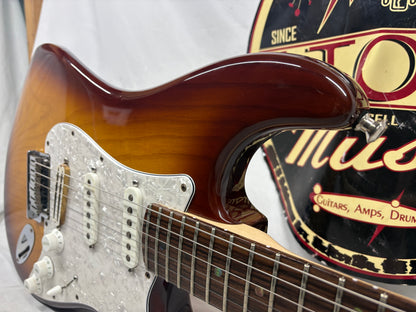 Fender American Deluxe Stratocaster with Maple Fretboard 2004 - 2010 - 3-Color Sunburst