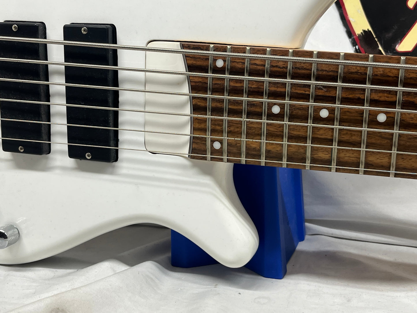 Douglas 6-String Doublecut HH Electric bass