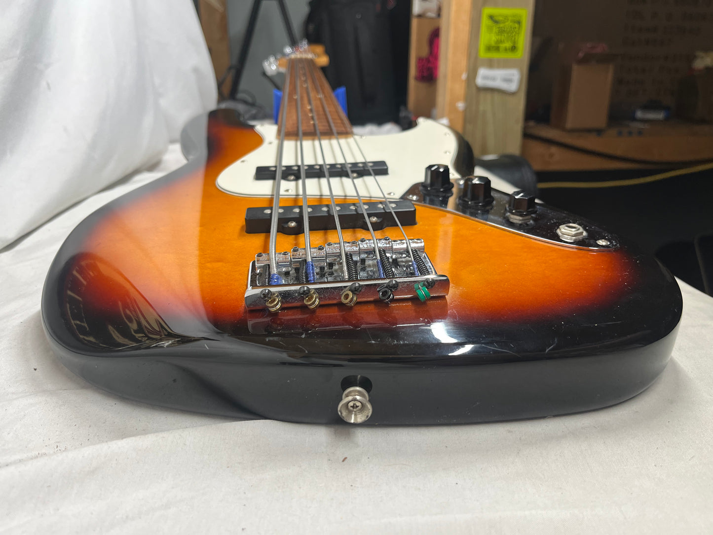 Fender Standard Jazz Bass V 5-String Electric Bass with Hard Case - Brown Sunburst