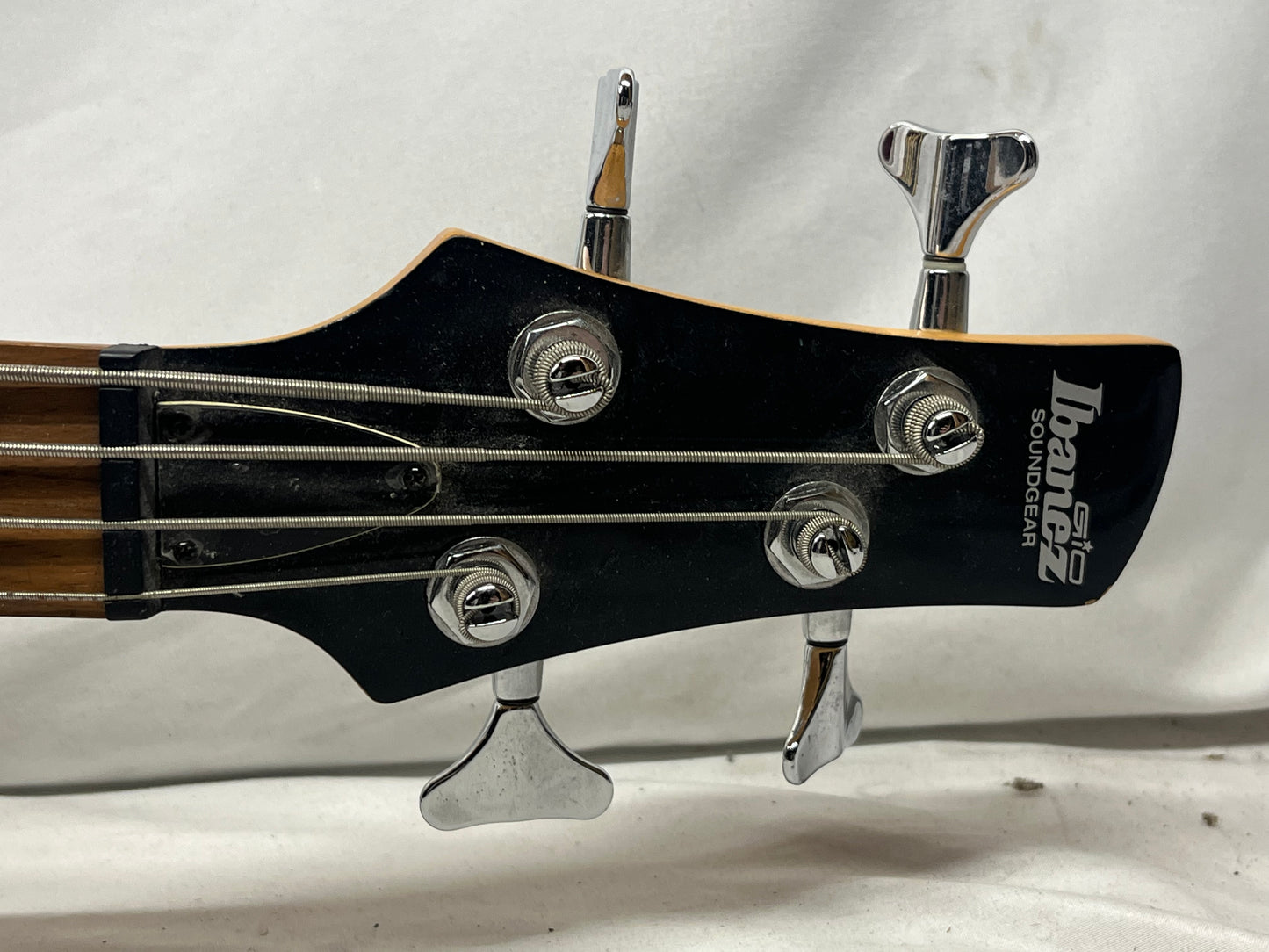 Ibanez Soundgear Gio GSR200 4-String Doublecut Electric Bass