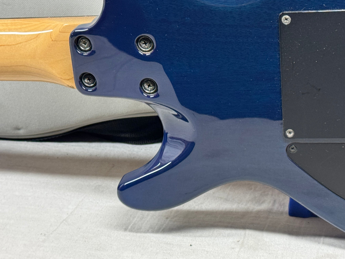 Line 6 Variax 700 Guitar with Gig Bag - MIJ Made In Japan 2006 - Blue