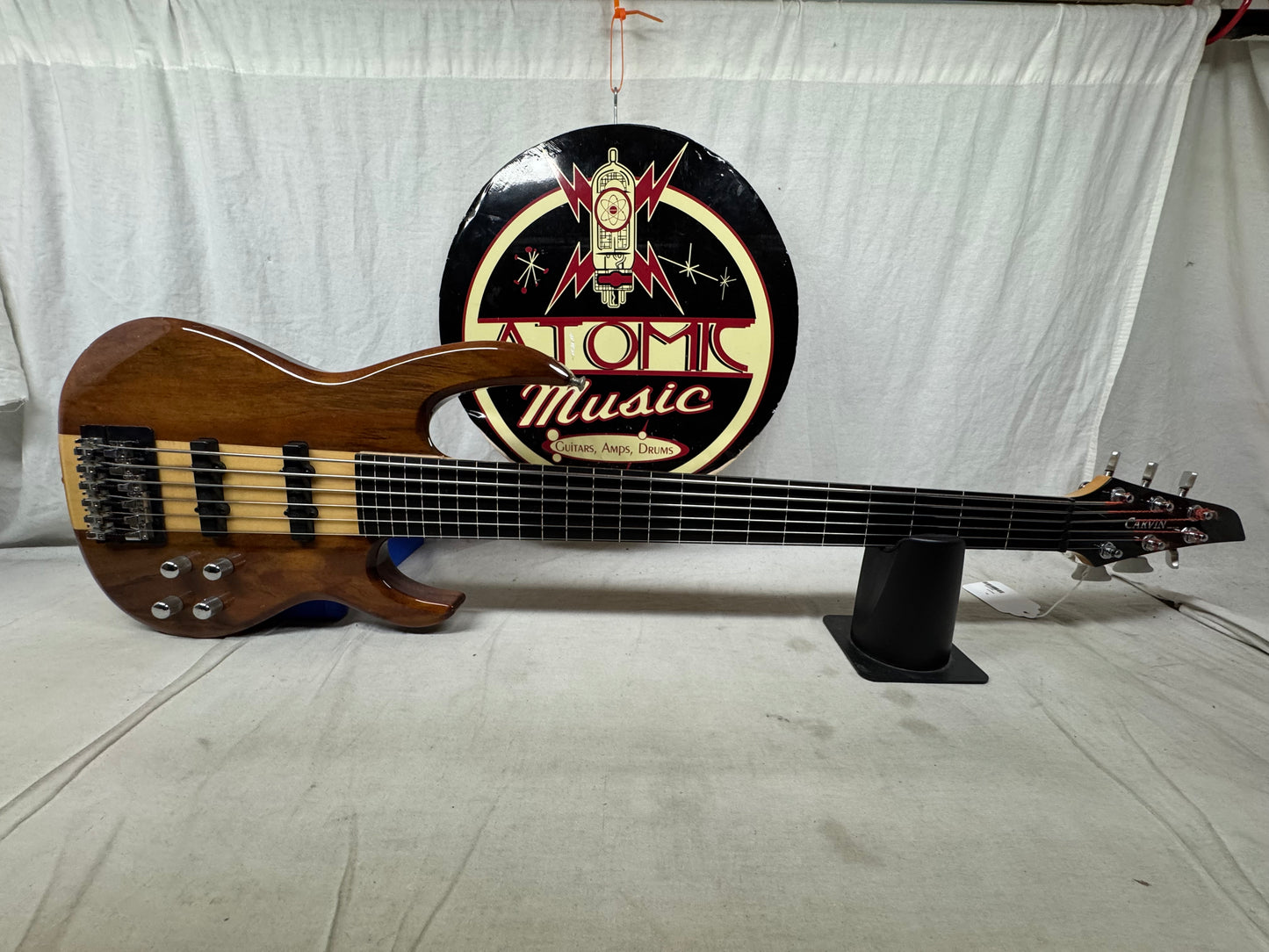 Carvin USA LB-76 lb76 Fretless 6-string Bass with Case