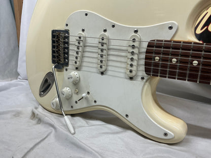 Fender Stratocaster (Squier Series) - White