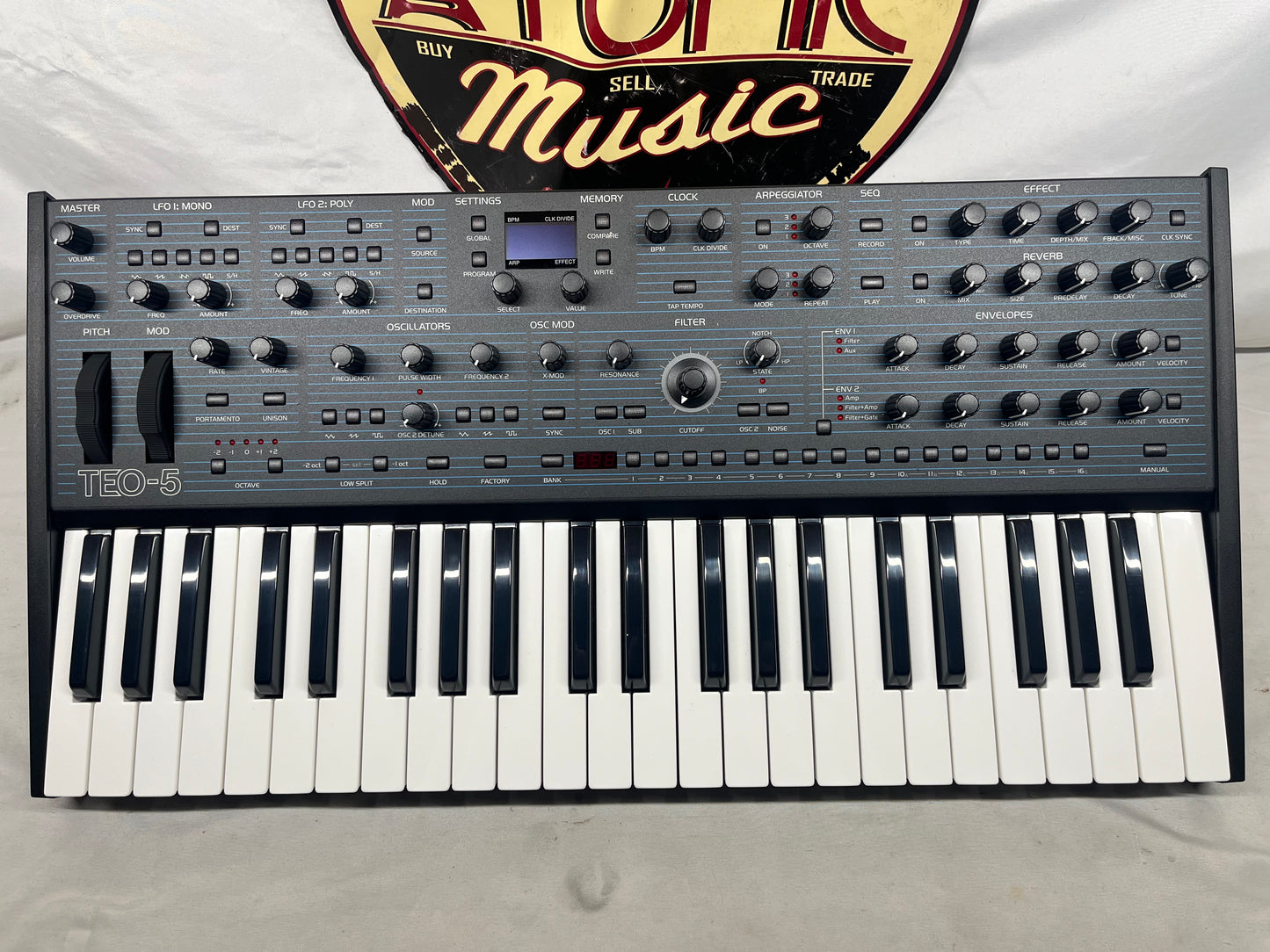 Oberheim TEO-5 44-Key 5-Voice Synthesizer with Box