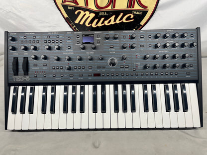 Oberheim TEO-5 44-Key 5-Voice Synthesizer with Box