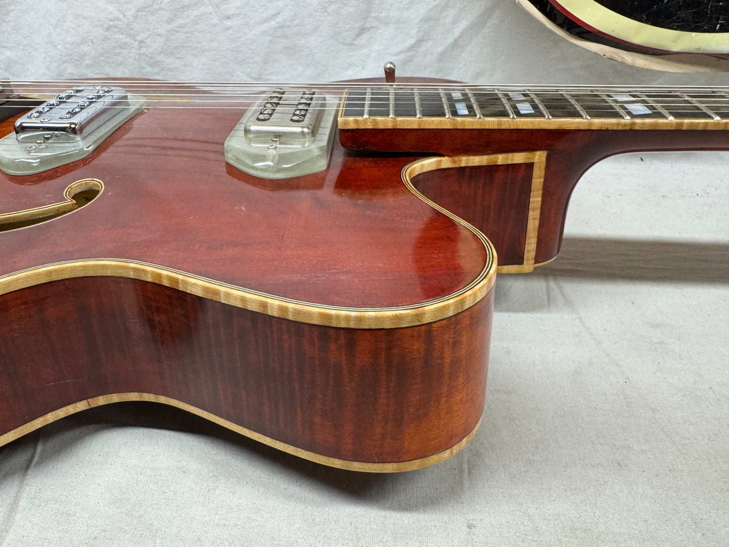 Eastman T58/V t 58 Archtop Hollowbody Guitar with Case