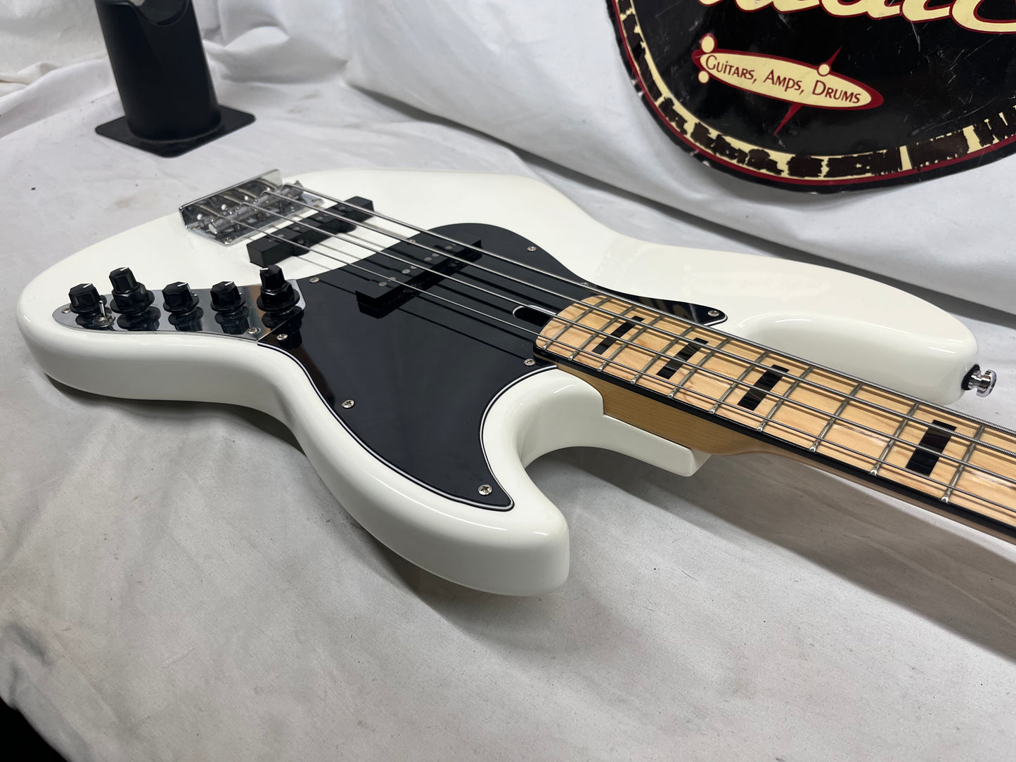 Sire Marcus Miller V7 4- String J-Style Electric Bass