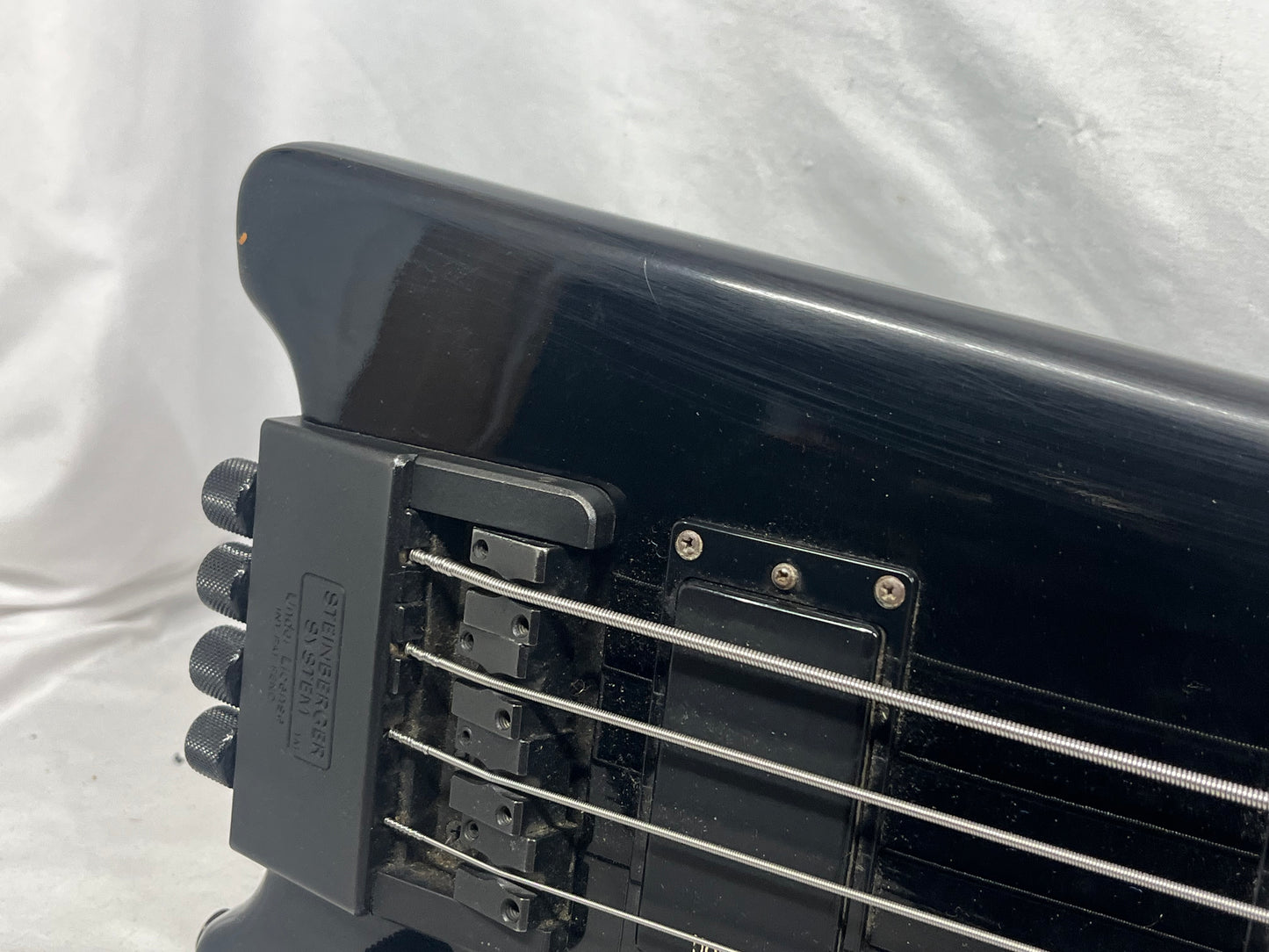 Hohner B2 HH Headless Fretless 4-String Electric Bass with Hard Case
