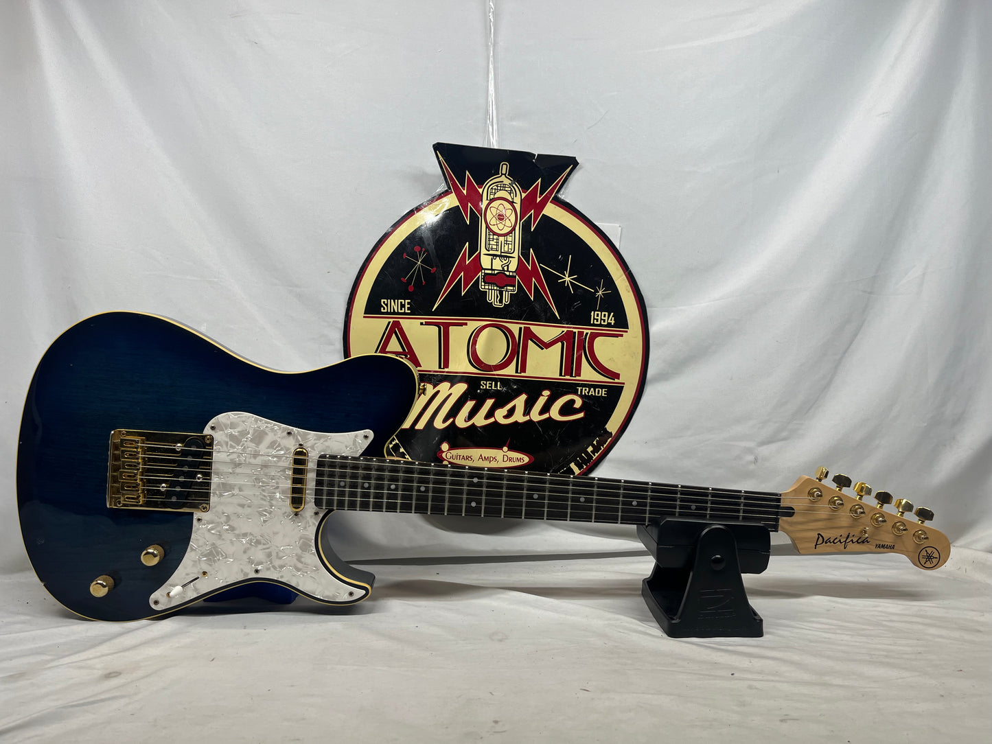 Yamaha Pacifica 302-S Singlecut Electric Guitar