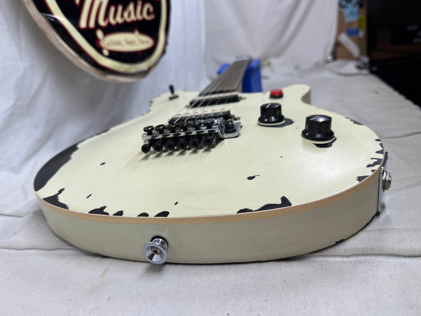 EVH Limited Edition Striped Series Wolfgang Special Guitar with Gig Bag 2026 - Distressed Ivory