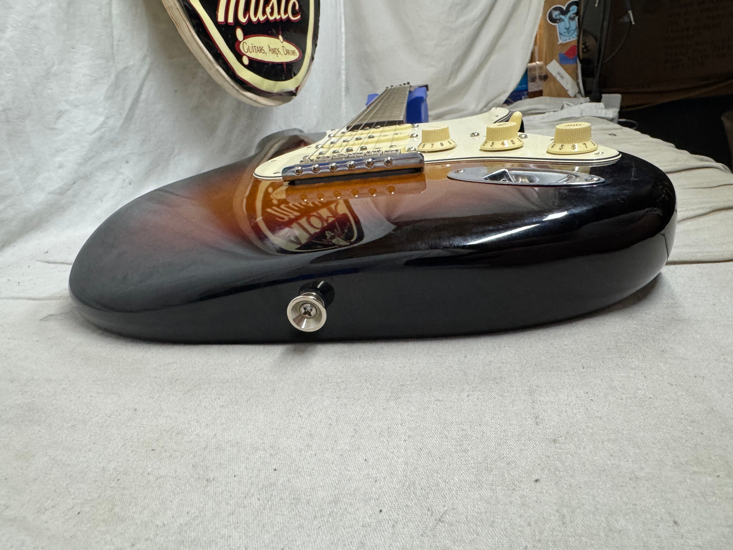 Fender Limited Edition American Standard Stratocaster Guitar with Rosewood Neck + Case 2016 - 3-Color Sunburst / Rosewood fingerboard