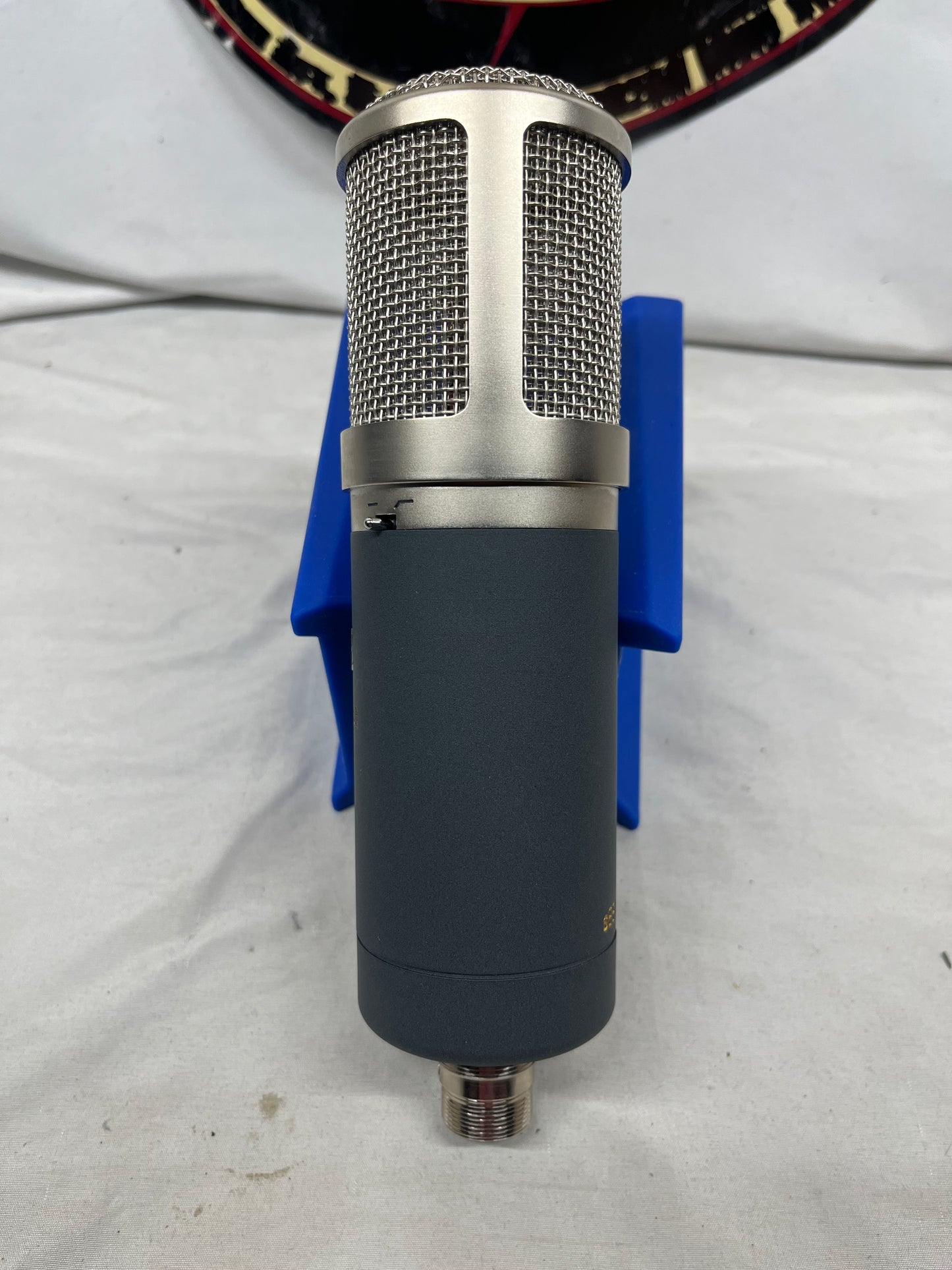 sE Electronics Z5600a II Large Daiphragm Multipattern Tube Condenser Microphone with Case and Shock Mount
