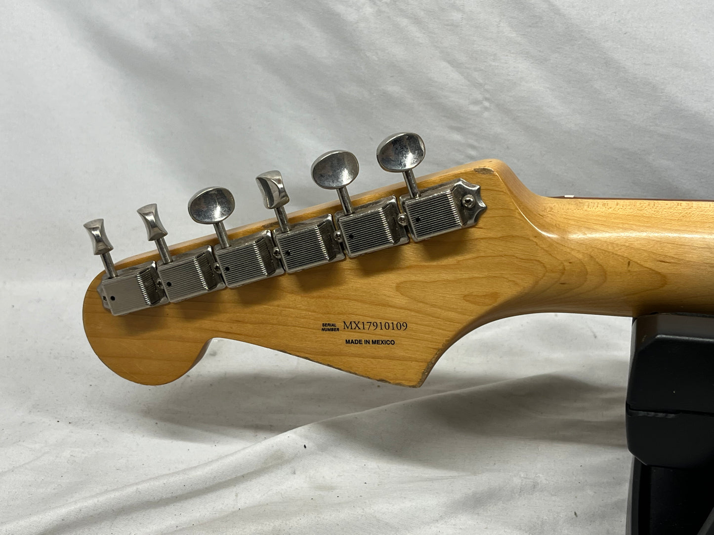 Fender Road Worn '60s Stratocaster Strat Electric Guitar - 3-Color Sunburst