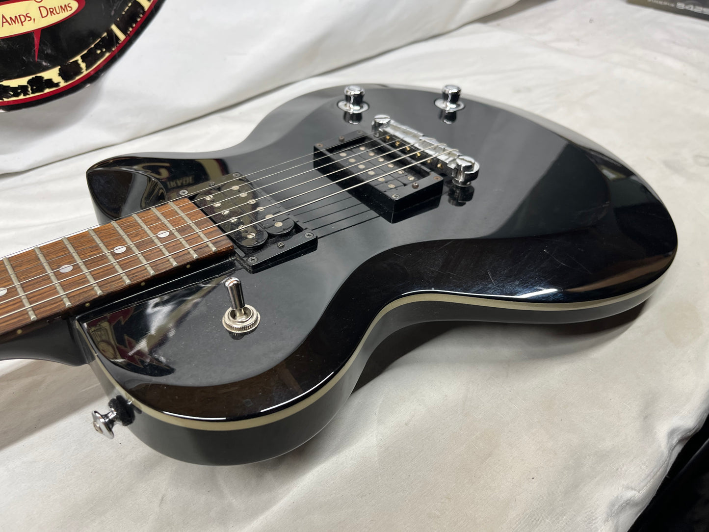 Yamaha AES420 Singlecut Electric Guitar