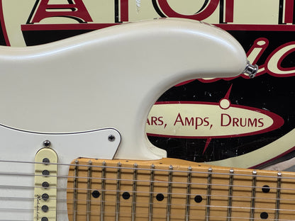Fender Player Plus Stratocaster Guitar 2022 - Olympic Pearl / Maple neck
