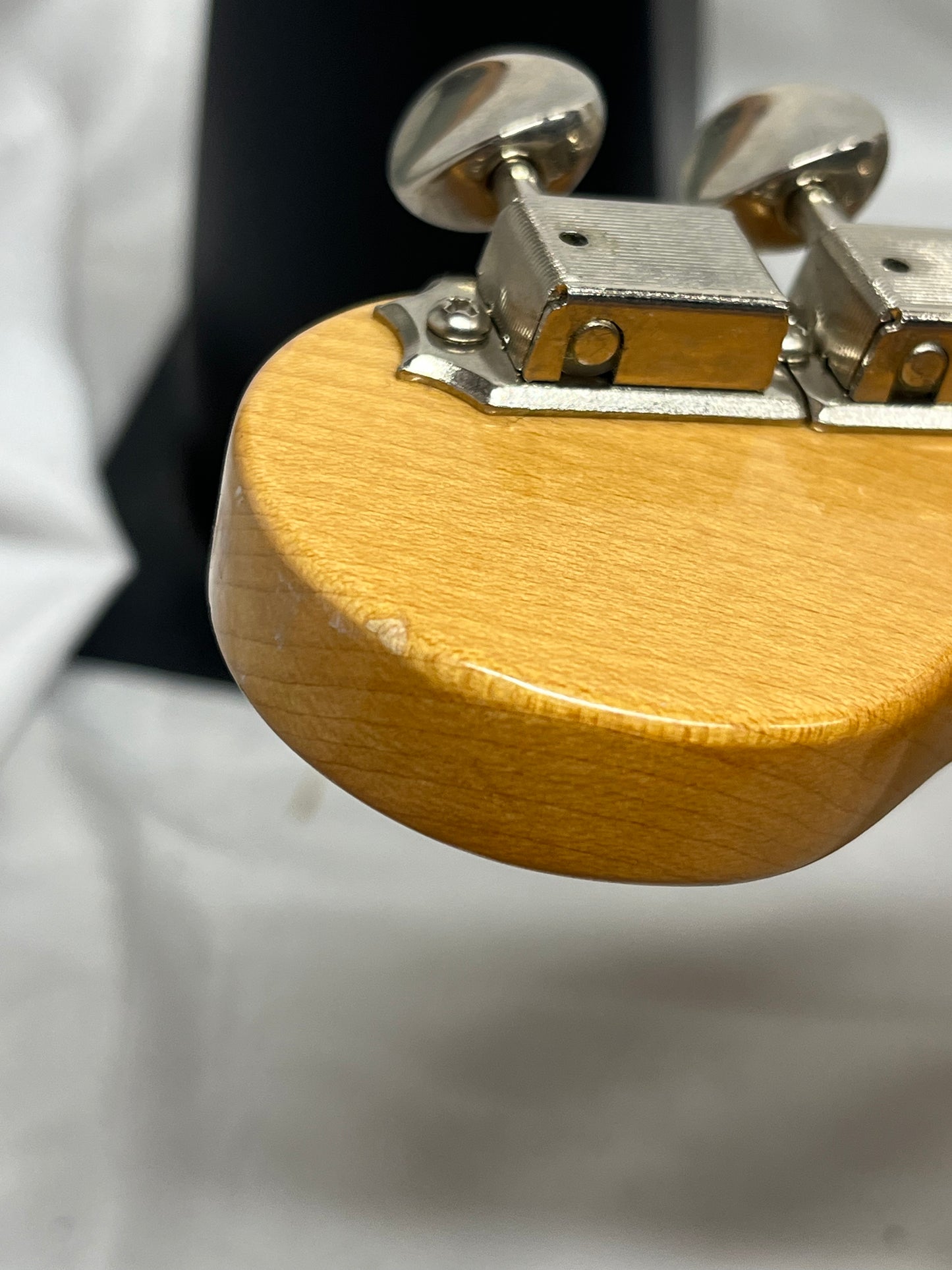 Fender Classic Series '60s Stratocaster strat Electric Guitar - 3-Color Sunburst