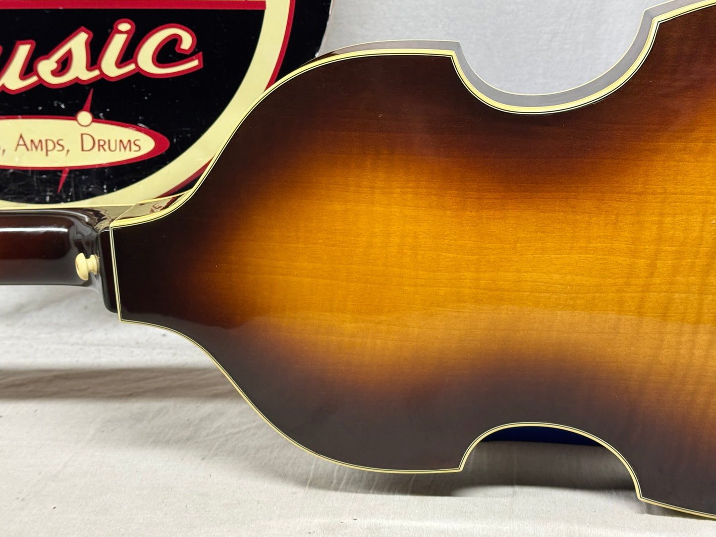 Hofner 500/1 Violin / Beatle 4-string Hollowbody Bass with Case