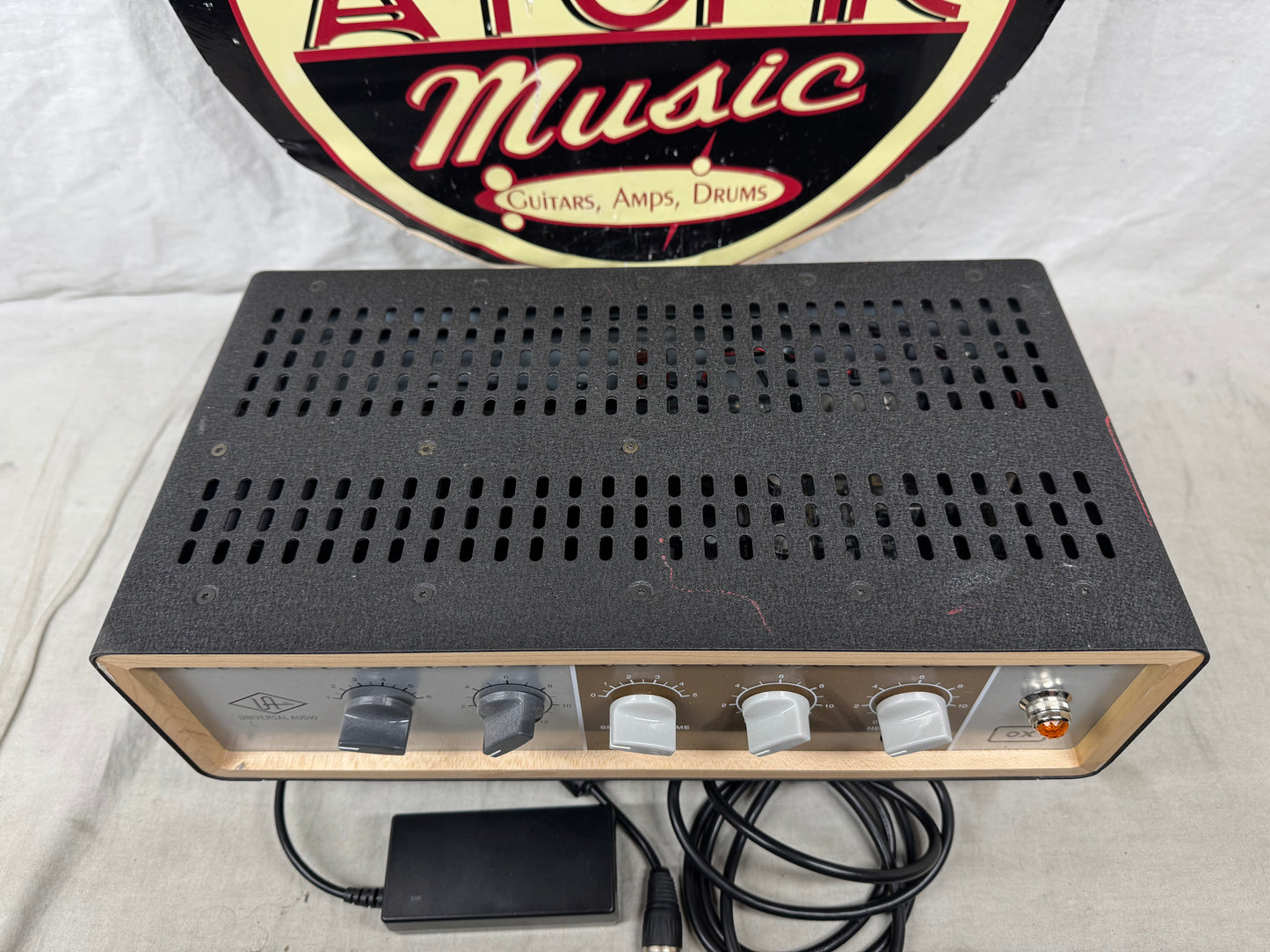 Universal Audio Ox Amp Top Box Attenuator Interface with Power Supply