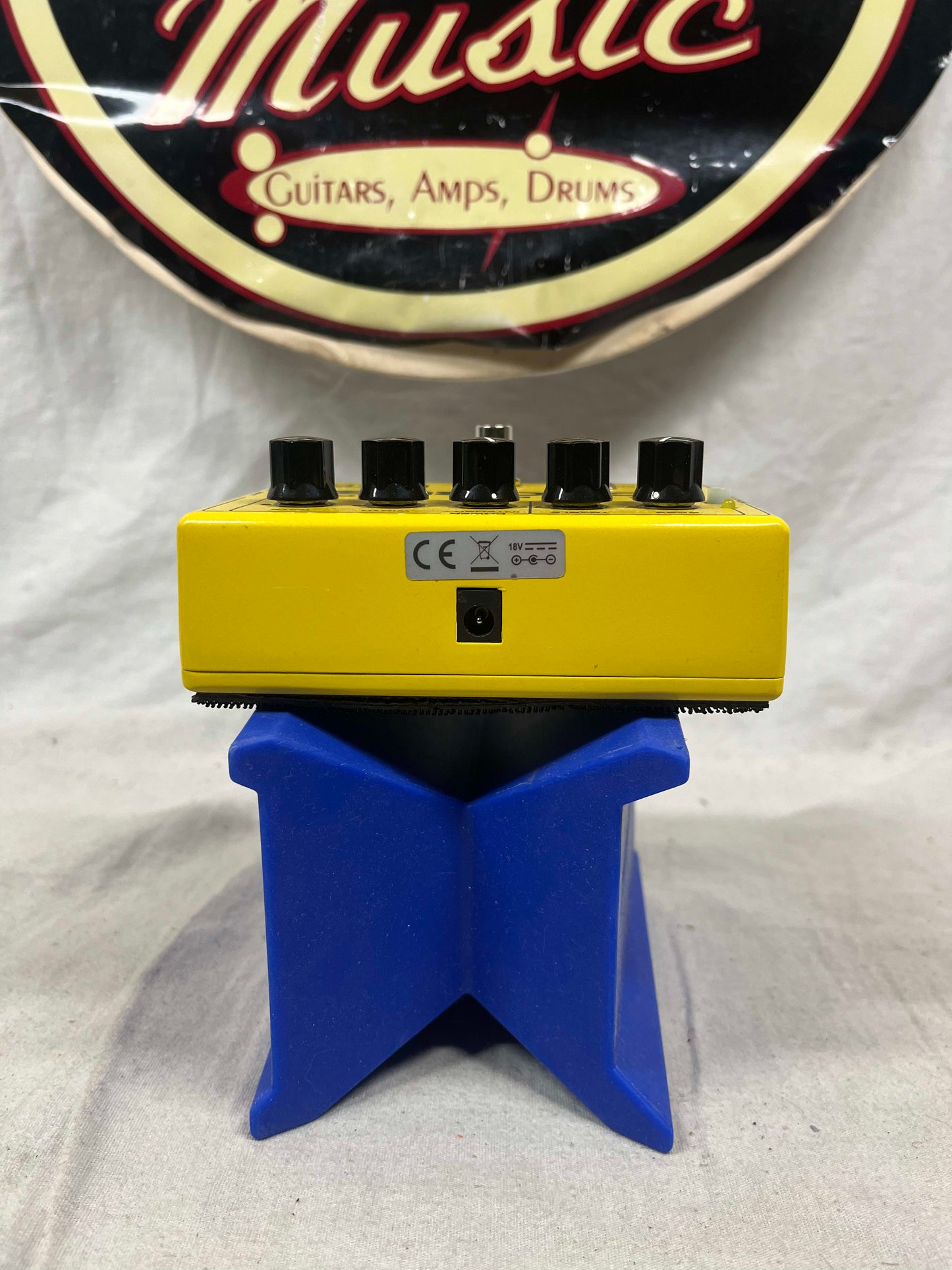 MXR M134 Stereo Chorus Pedal - missing battery covers